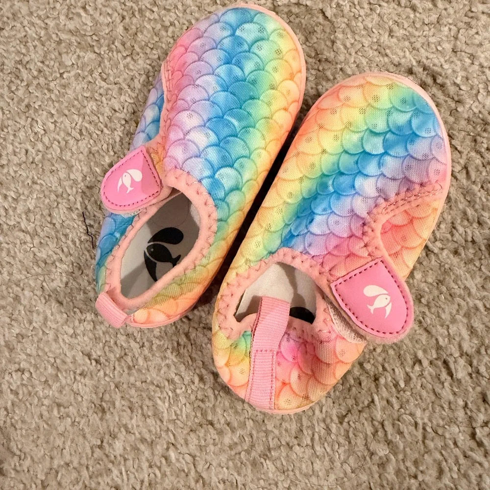 Rainbow Kids water Shoes toddler size 6